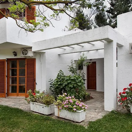 Eretria Park Studios Exterior photo