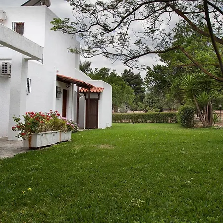 Eretria Park Studios Exterior photo